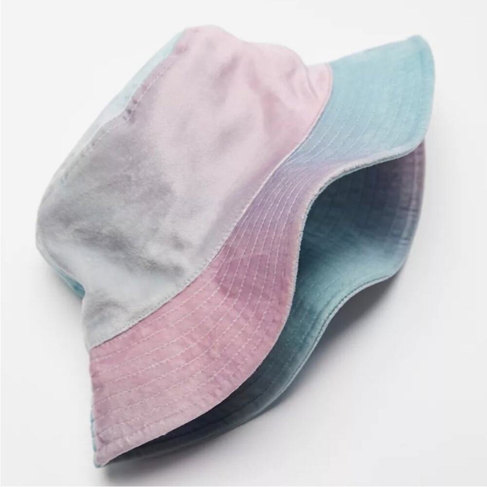 URBAN OUTFITTERS Velvet Pastel Tie-Dye 90s Y2K Bucket Hat